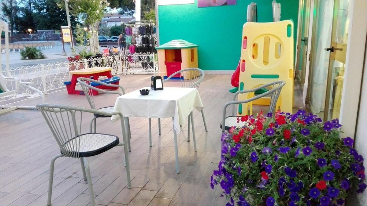 Hotel Franca Misano Adriatico Kültér fotó