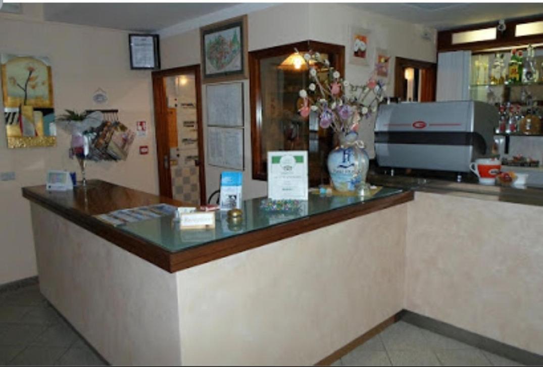 Hotel Franca Misano Adriatico Kültér fotó